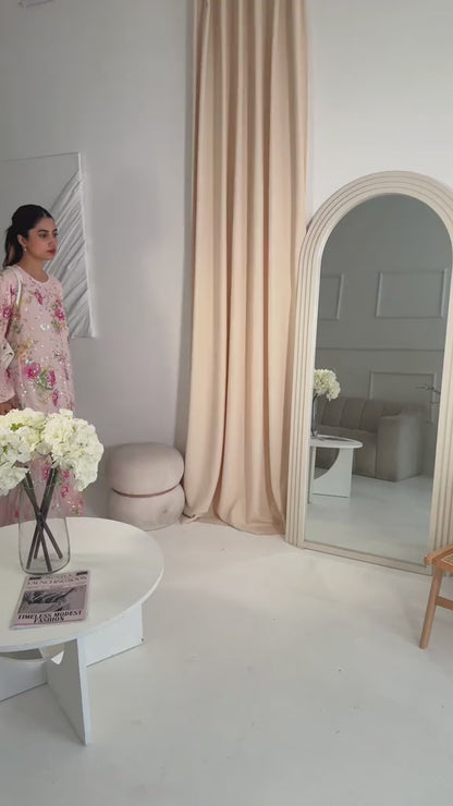 Dina in Light Pink